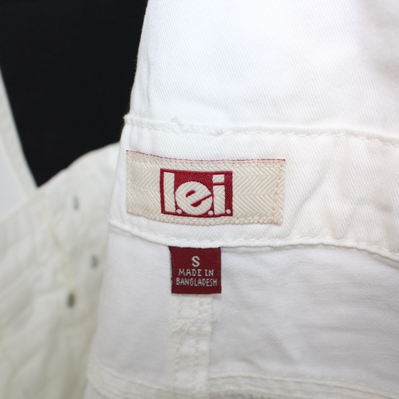 NWTs L.E.I. White Denim Overall shorts, size: S - Picture 2 of 8